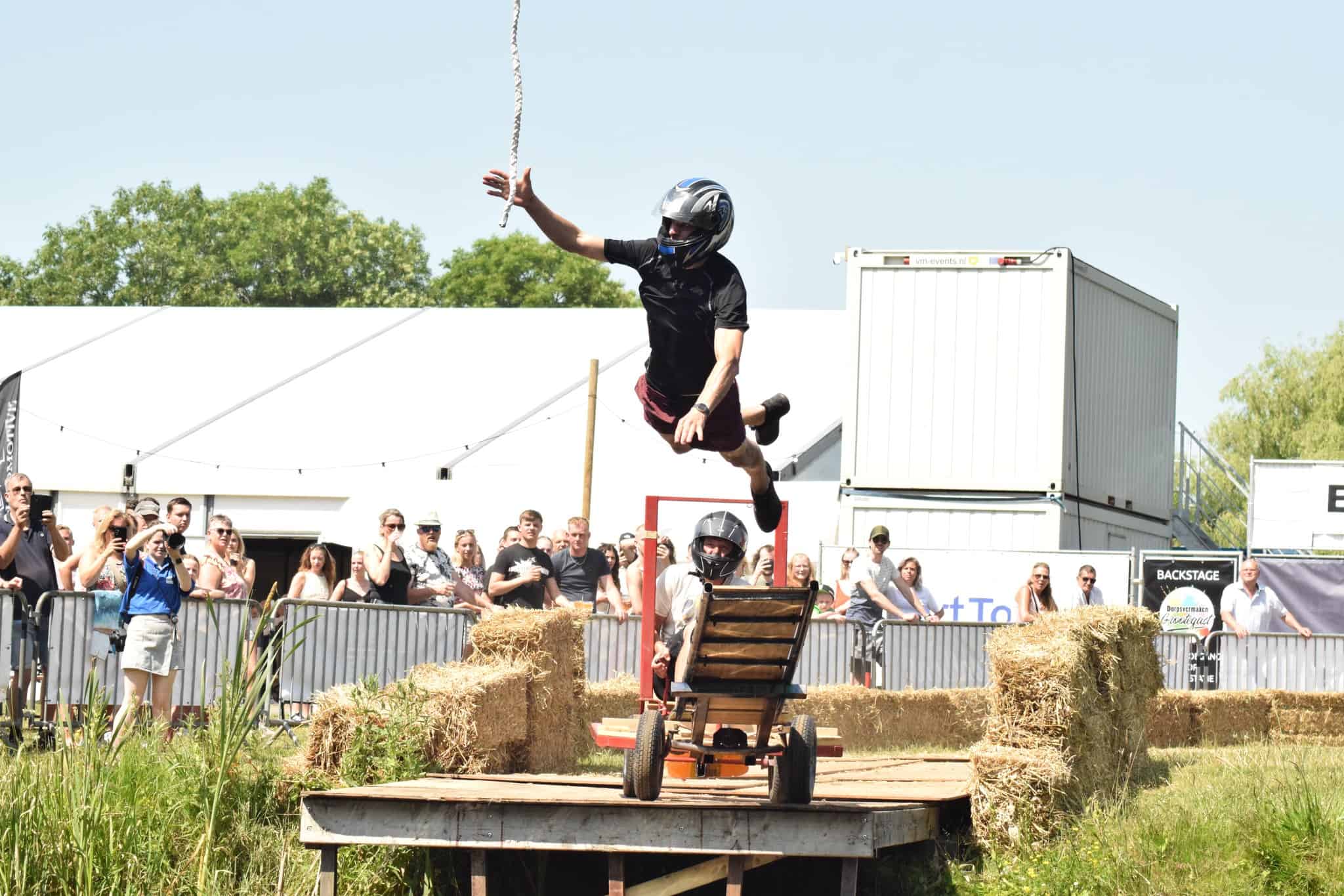 snel naar de bel in Grootegast